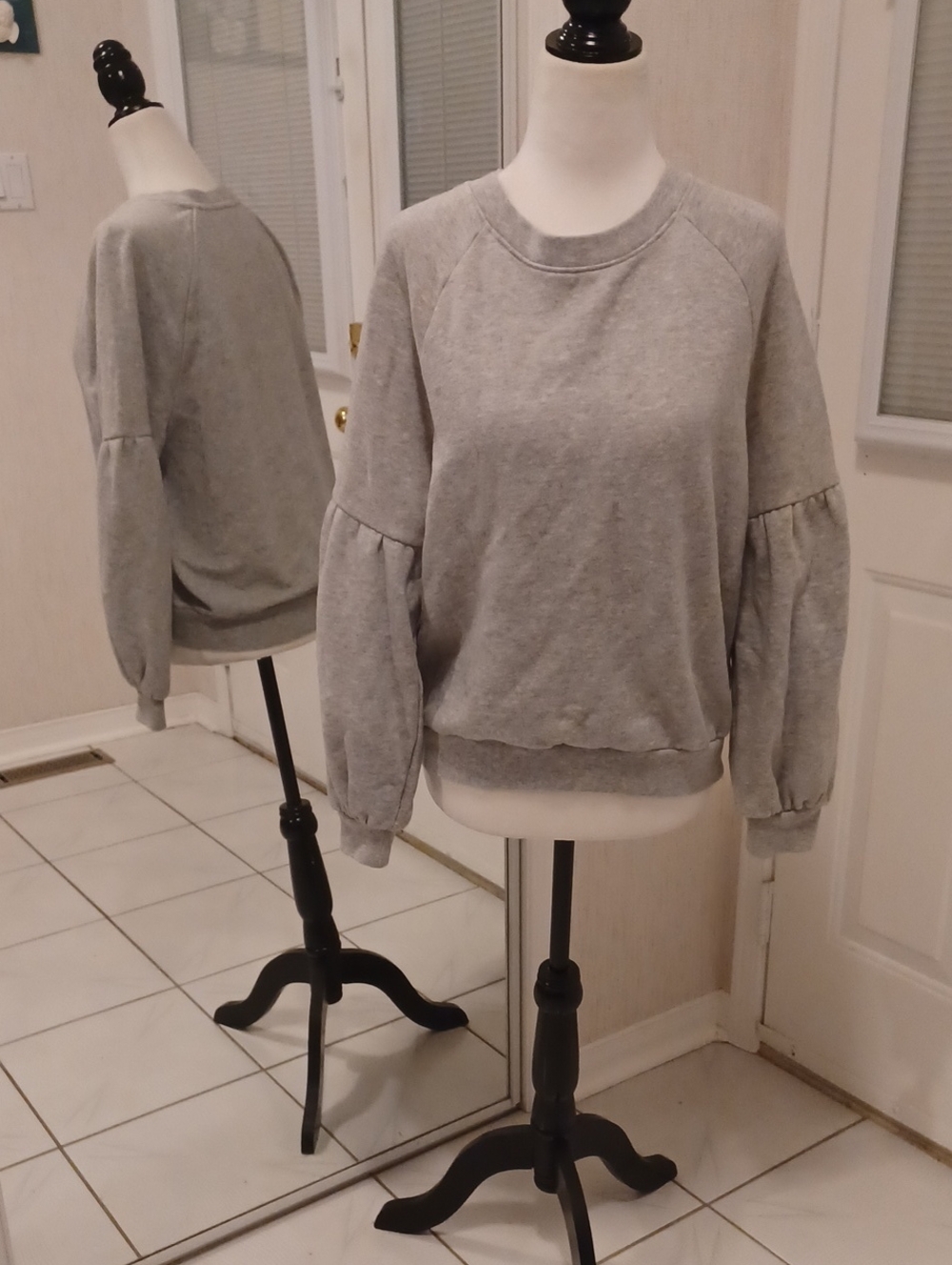 4/$80 Gray Puff-Sleeve Sweatshirt - Size Small